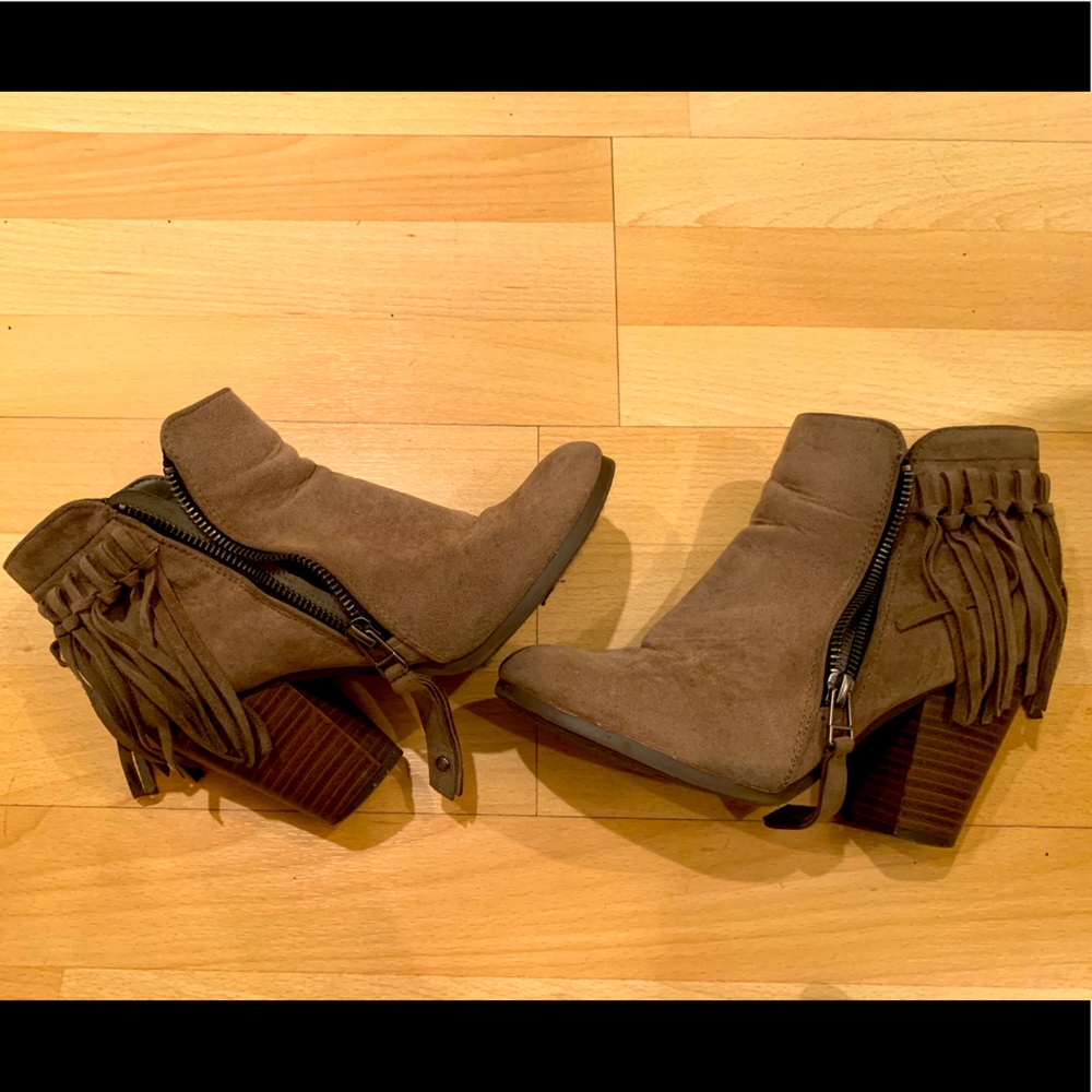 Beige Western fringe heeled booties 6.5 Breckelles